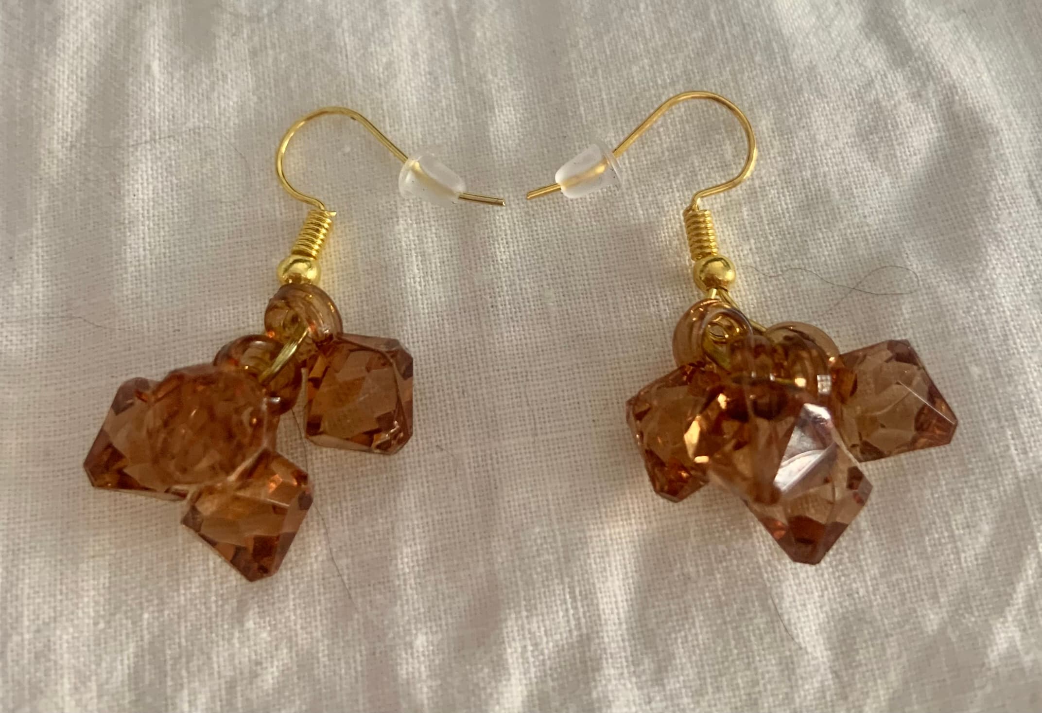 Earrings with brown beads